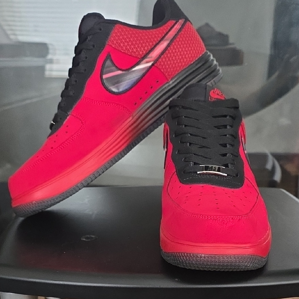 Nike Men's Red and Black Sneakers